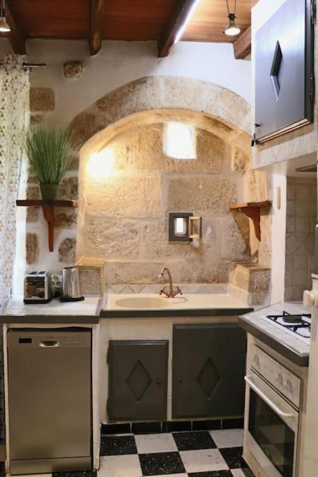 Entre Uzes Et Le Pont-Du-Gard Le Logis D'Autrefois Apartment แกสติญง-ดู-การ์ ภายนอก รูปภาพ