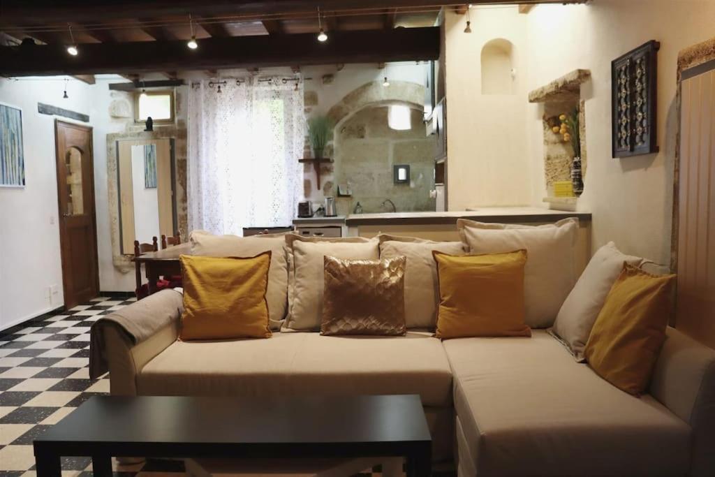 Entre Uzes Et Le Pont-Du-Gard Le Logis D'Autrefois Apartment แกสติญง-ดู-การ์ ภายนอก รูปภาพ