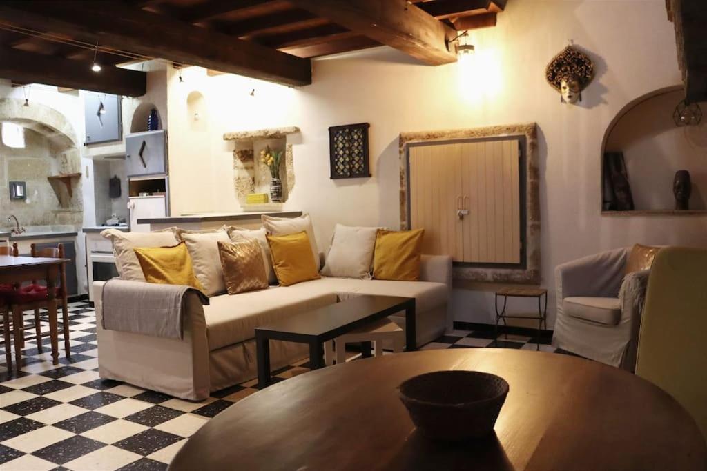 Entre Uzes Et Le Pont-Du-Gard Le Logis D'Autrefois Apartment แกสติญง-ดู-การ์ ภายนอก รูปภาพ