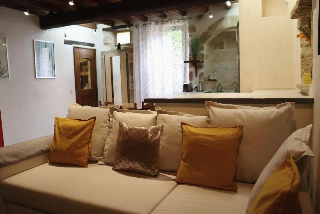Entre Uzes Et Le Pont-Du-Gard Le Logis D'Autrefois Apartment แกสติญง-ดู-การ์ ภายนอก รูปภาพ