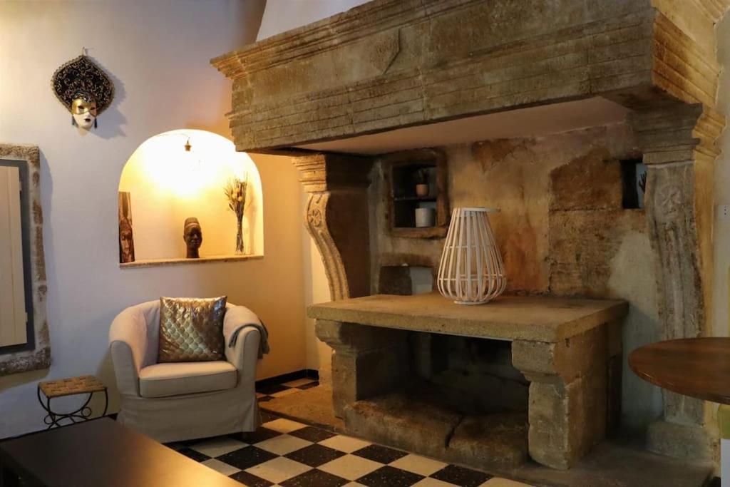 Entre Uzes Et Le Pont-Du-Gard Le Logis D'Autrefois Apartment แกสติญง-ดู-การ์ ภายนอก รูปภาพ